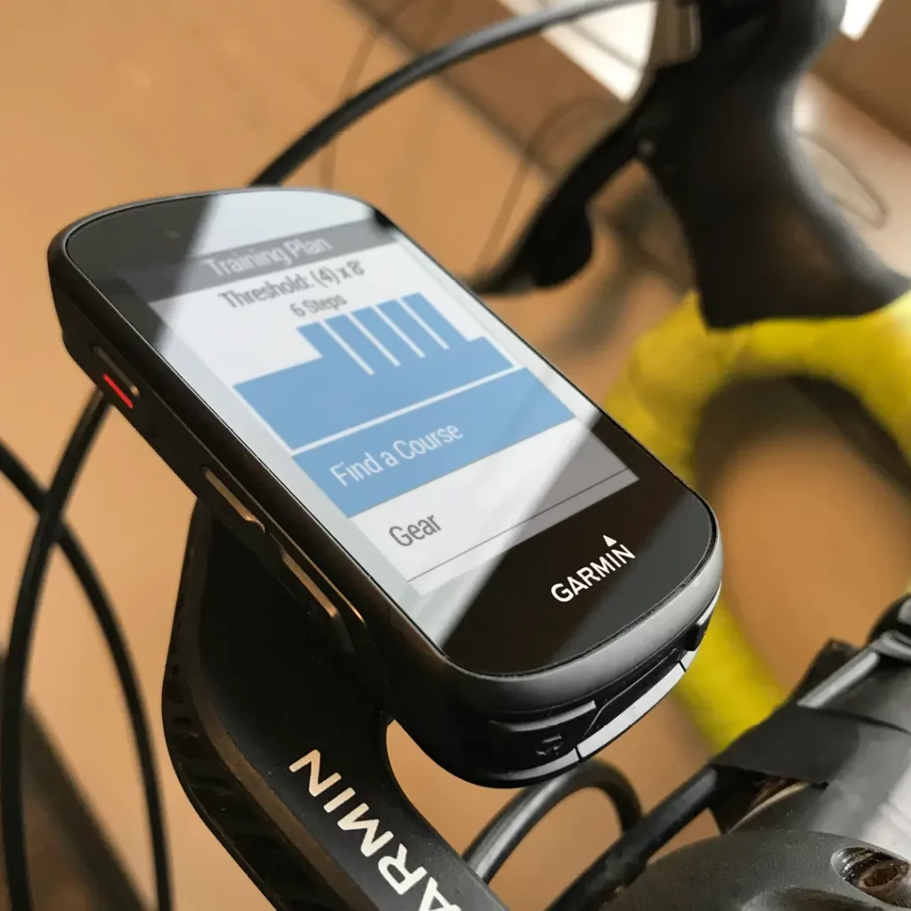 Wahoo ELEMNT Bolt V2 vs Garmin Edge 530